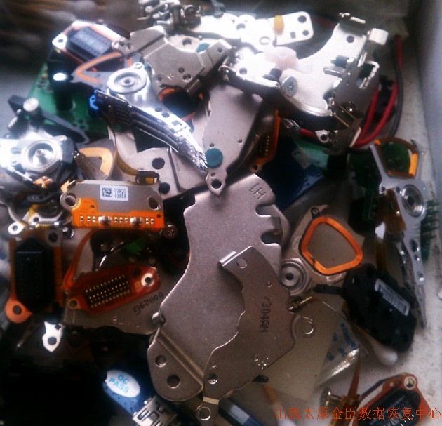 硬盘磁头读取原理_硬盘磁头读取原理